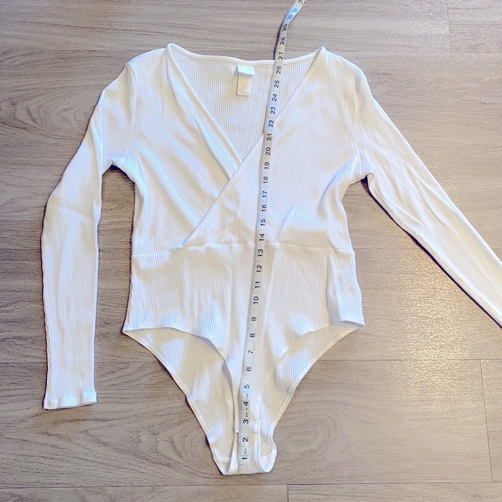 NWOT H&M white v-neck bodysuit
